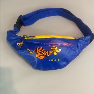 Disney Store Winnie the Pooh TIGGER 1968 Blue Fanny Pack With Zipper